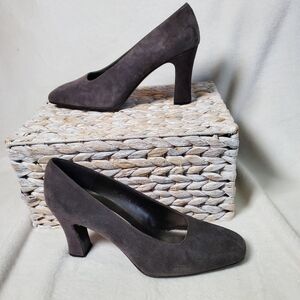 Valerie Stevens Block Heeled Sqaurw Toe Pumps Angel Grey Suede Size 9 B  EUC